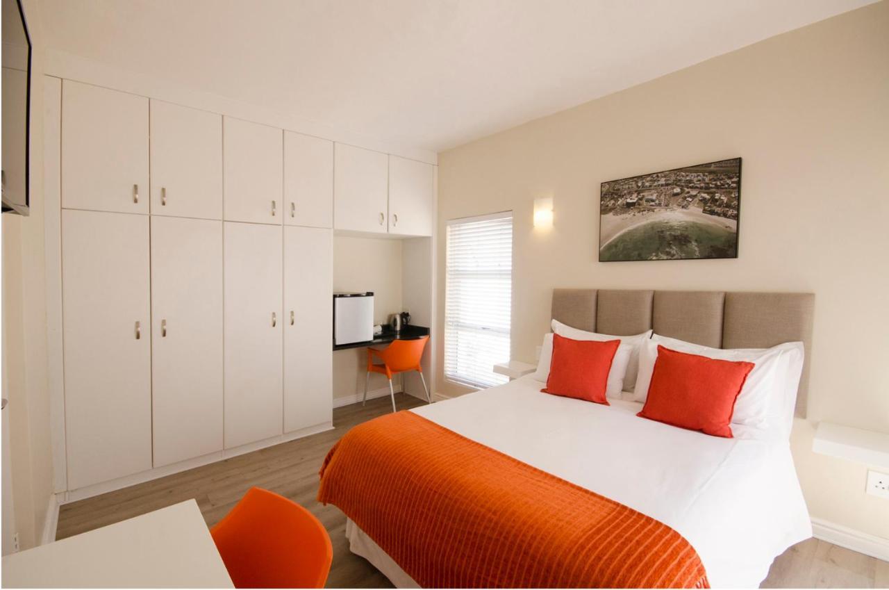 Small Bay Guest House Bloubergstrand Exterior foto