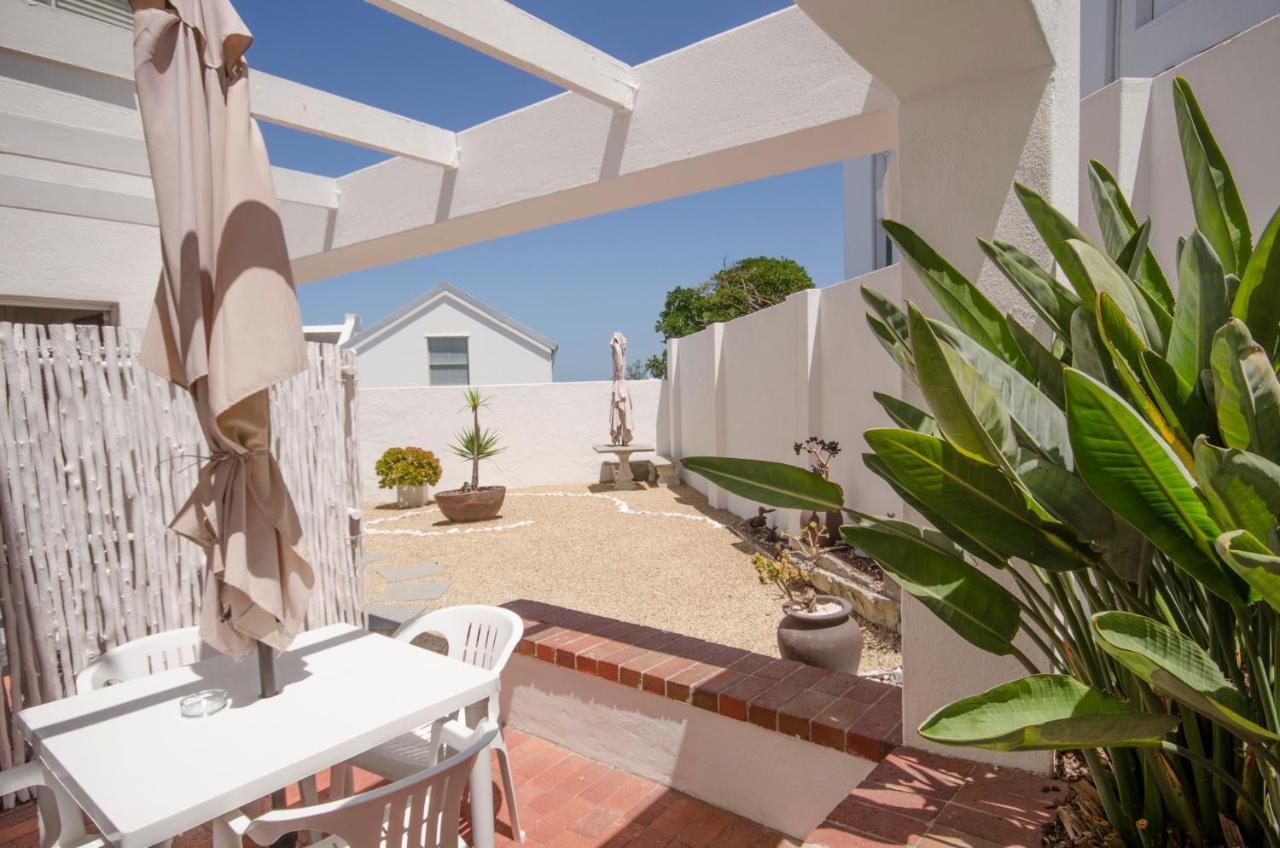 Small Bay Guest House Bloubergstrand Exterior foto