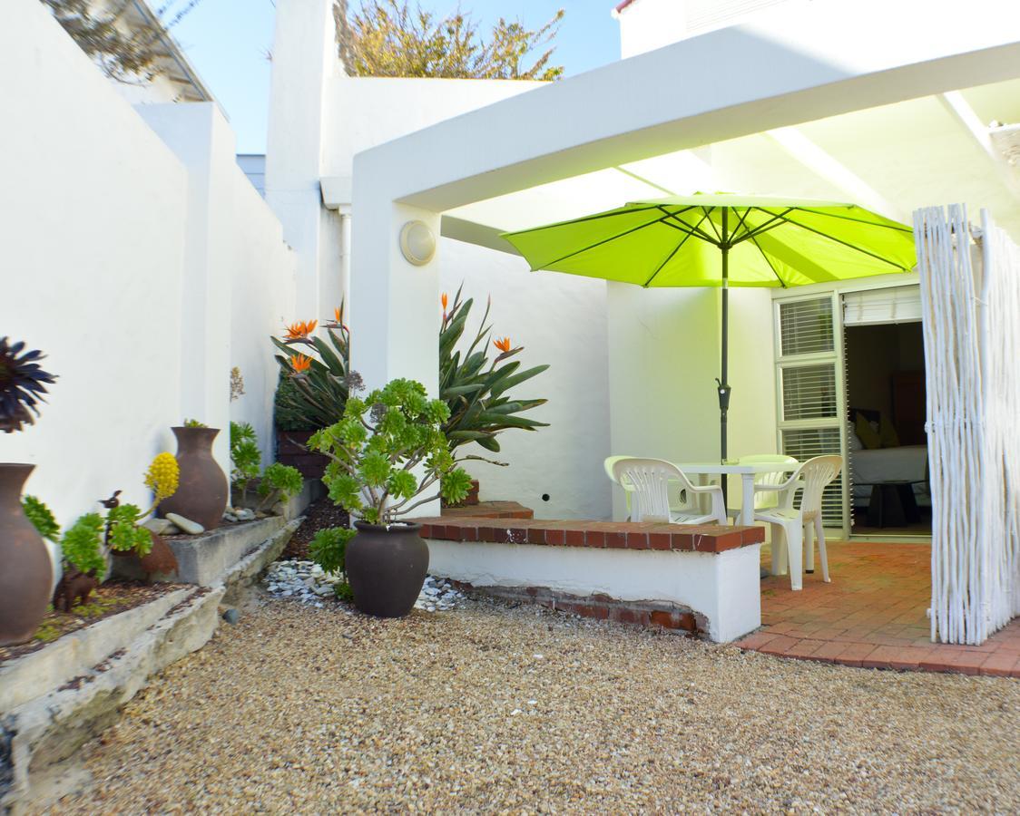 Small Bay Guest House Bloubergstrand Exterior foto
